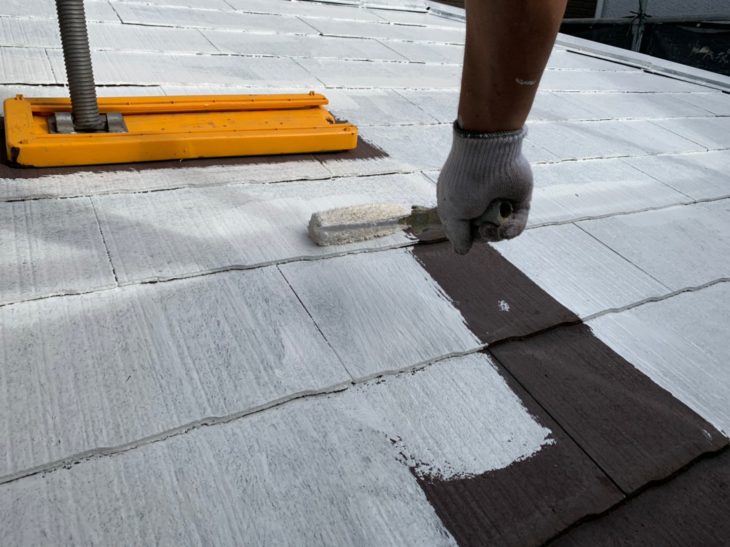 高座郡寒川町大曲で屋根外壁塗装工事の屋根下塗り工程｜さむかわ塗装