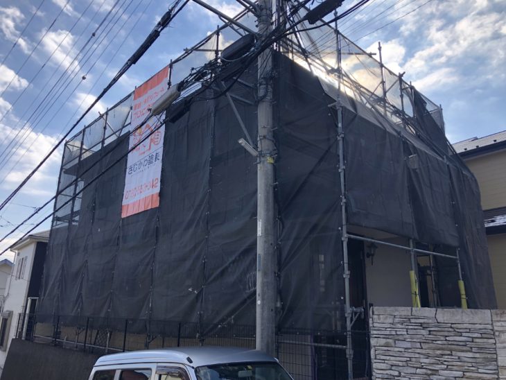 横浜市泉区岡津町で屋根外壁塗装工事が始まりました！
